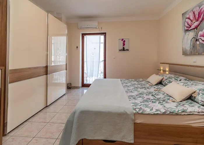 Visnja - Id 2106 By Interhome Apartman