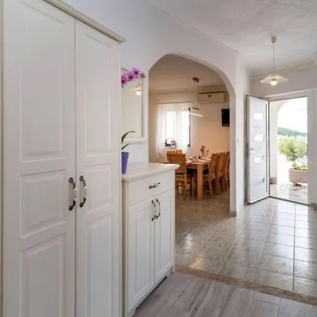 Apartment Visnja - Id 2106 By Interhome Vrbnik (Primorje-Gorski Kotar)